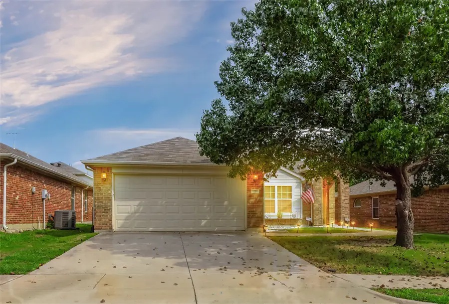 3729 Cook Court, Fort Worth, TX 76244 - Image #2