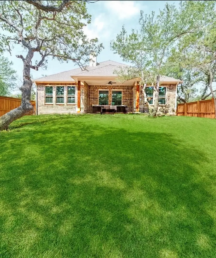 510 Palmetto Court, Runaway Bay, TX 76426 - Image #2