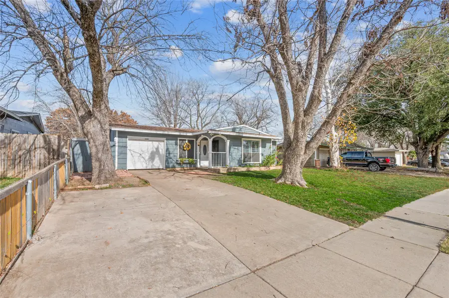 2105 Cloverdale Street, Arlington, TX 76010 - Image #2