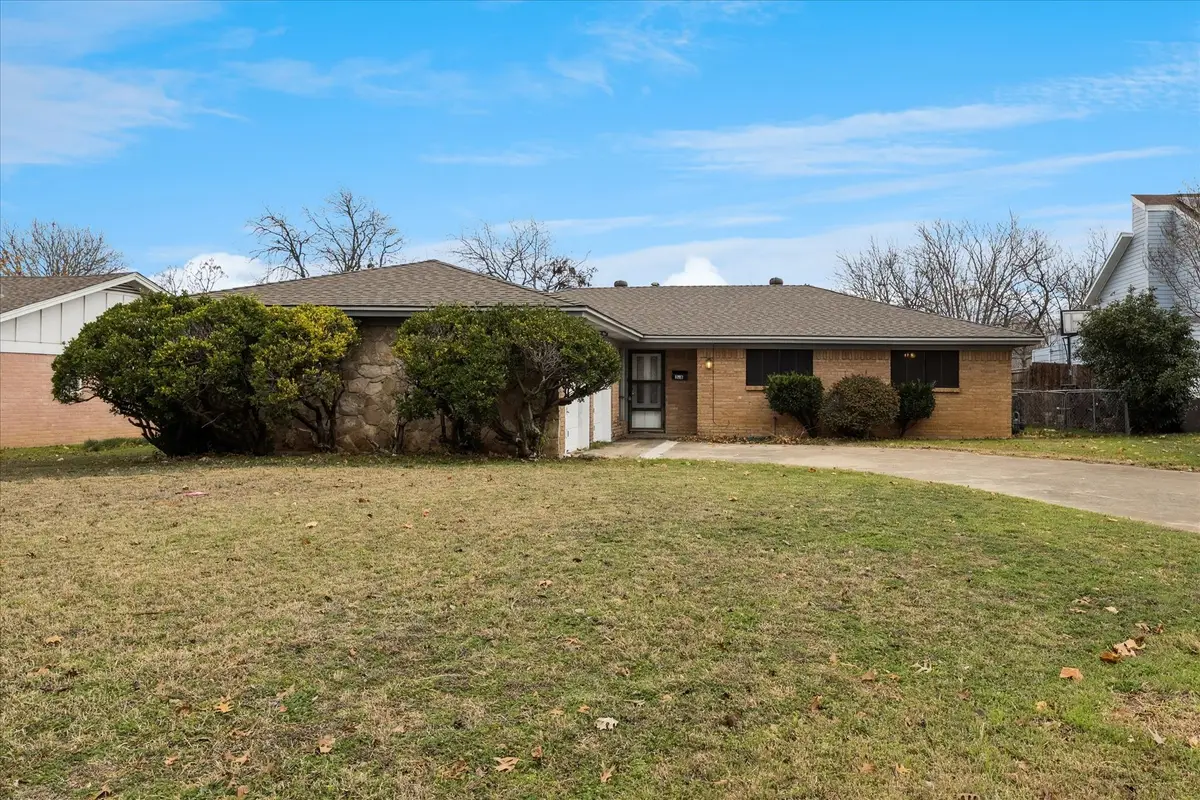 328 Heirloom Drive, Fort Worth, TX 76134 - Image #1