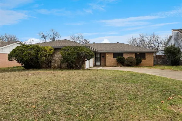 328 Heirloom Drive, Fort Worth, TX 76134
