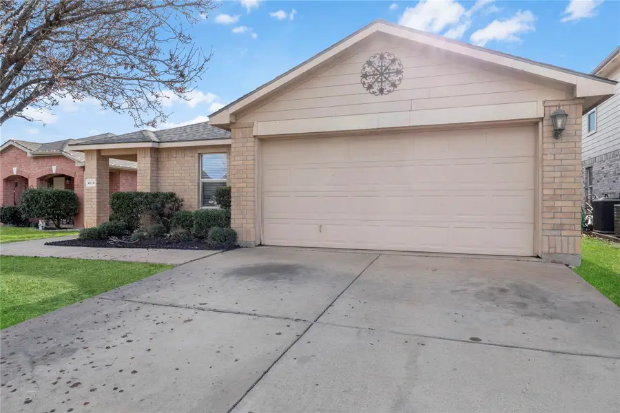 4120 Mantis Street, Fort Worth, TX 76106 - Image #2