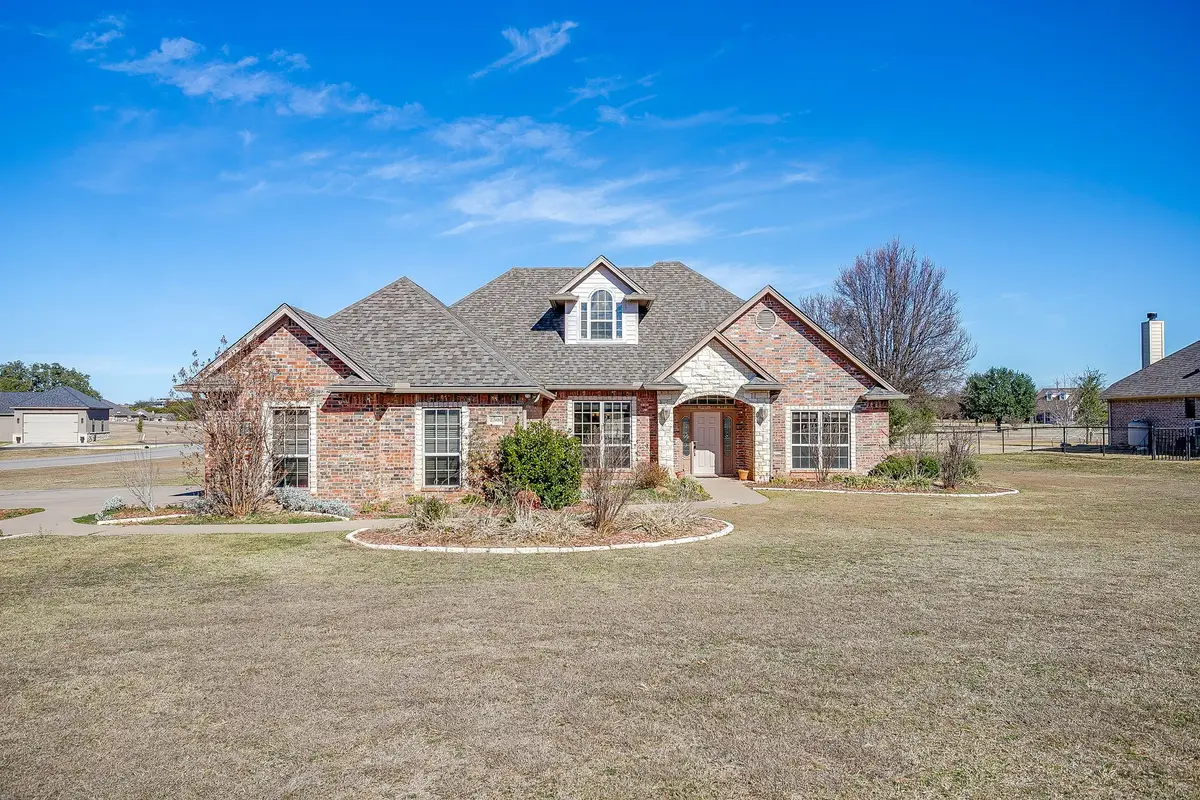 2300 E Emerald Bend, Granbury, TX 76049 - Image #1