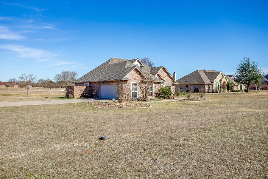 2300 E Emerald Bend, Granbury, TX 76049 - Image #3