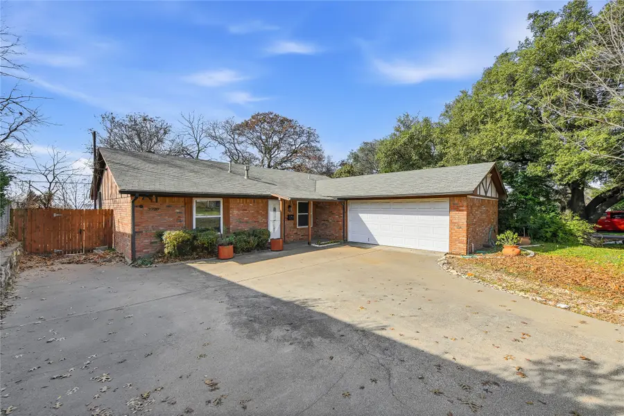 3920 Sanguinet Street, Fort Worth, TX 76107 - Image #2