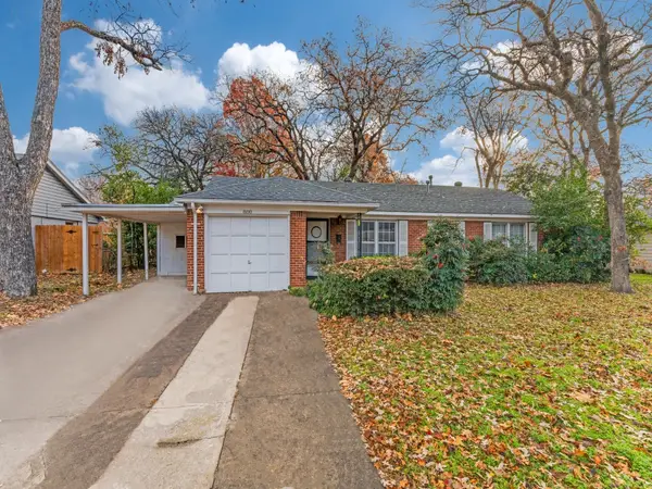 800 Thersa Drive, River Oaks, TX 76114