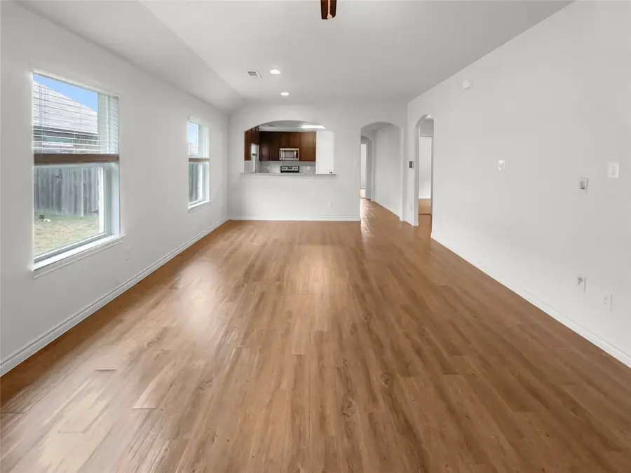 1504 Blue Jay Drive, Ennis, TX 75119 - Image #3