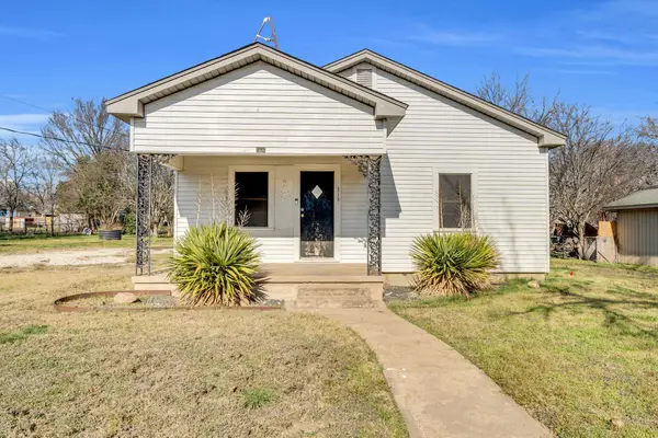 313 E Park, Italy, TX 76651
