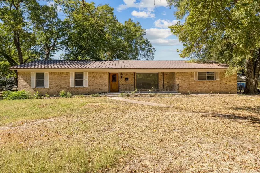 921 Evans Street, Bonham, TX 75418 - Image #2