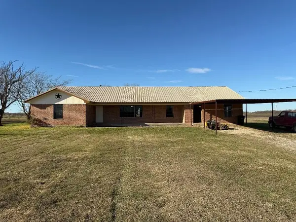 417 Lcr 318, Mart, TX 76664
