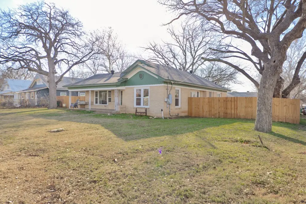 517 W Lamar Street, Alvord, TX 76225 - Image #1