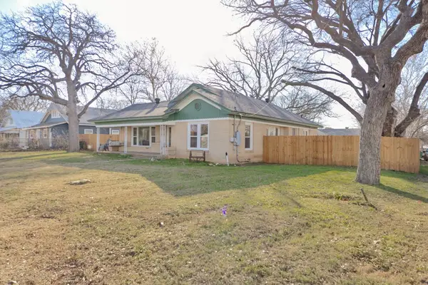517 W Lamar Street, Alvord, TX 76225