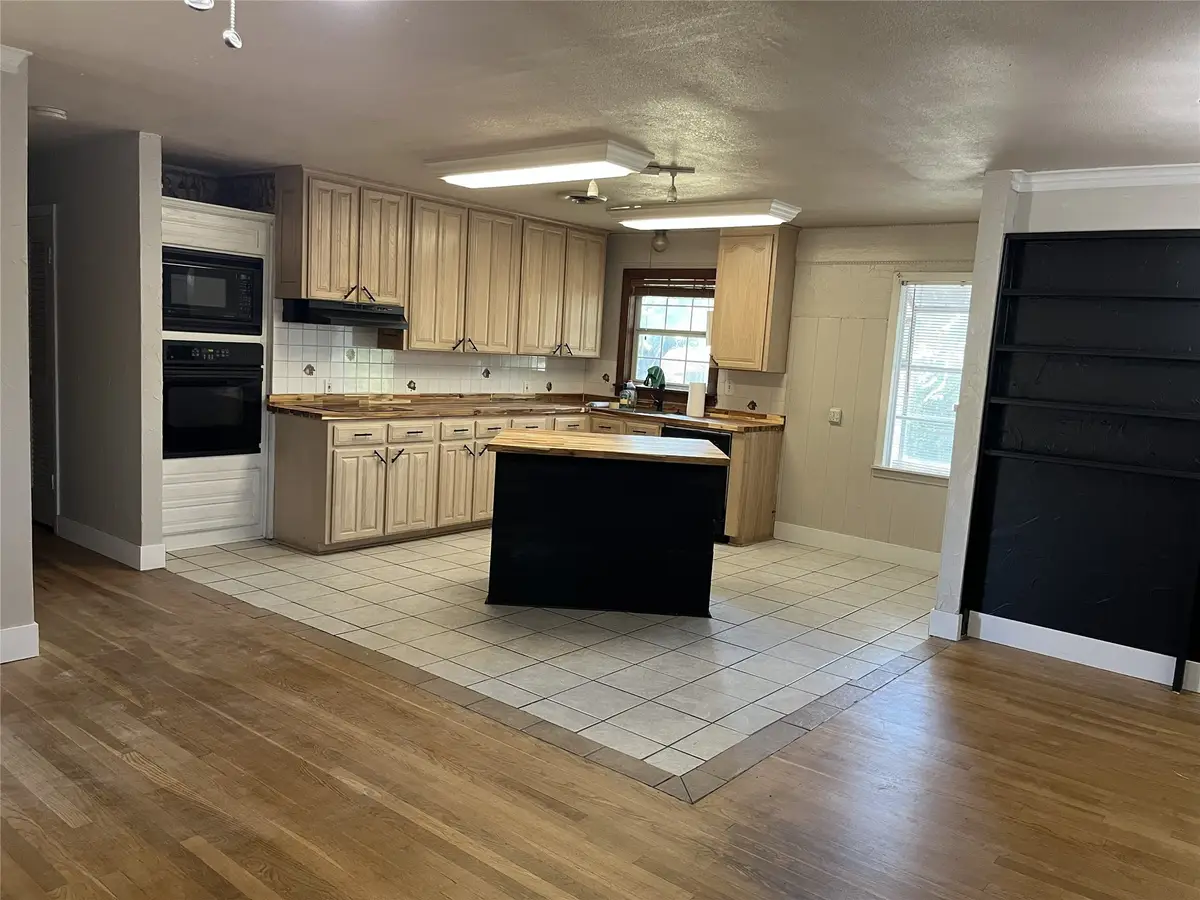 3401 Leith Avenue, Fort Worth, TX 76133 - Image #1