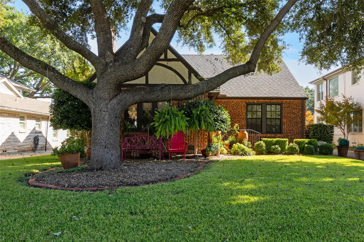 2437 Wabash Avenue, Fort Worth, TX 76109 - Image #1