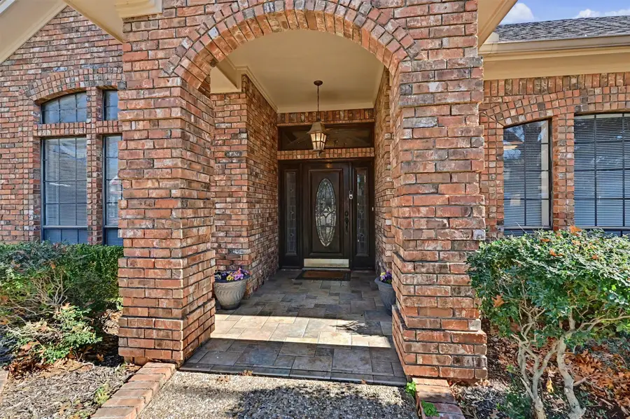 304 Trollinger Street, Whitesboro, TX 76273 - Image #2