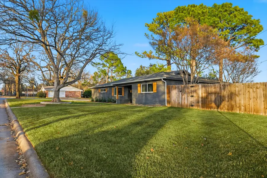 904 Scott Drive, Hurst, TX 76053 - Image #3