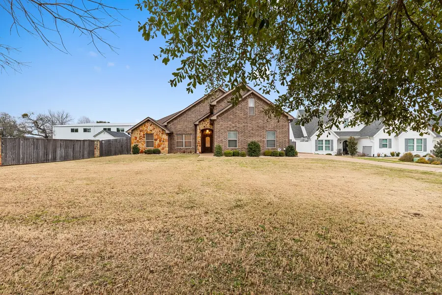 61 N Shore Circle, Waco, TX 76708 - Image #2