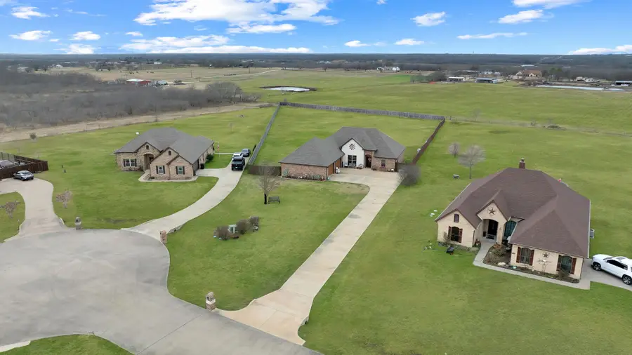 1033 Chartres, Kaufman, TX 75142 - Image #2