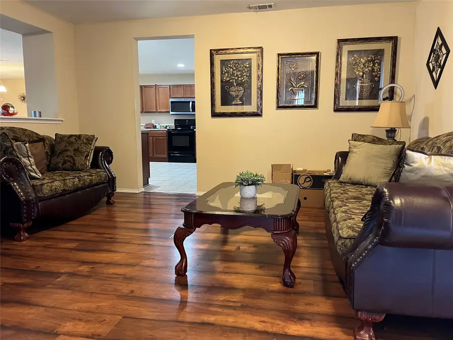 501 Hearthstone Drive, Lancaster, TX 75146 - Image #3