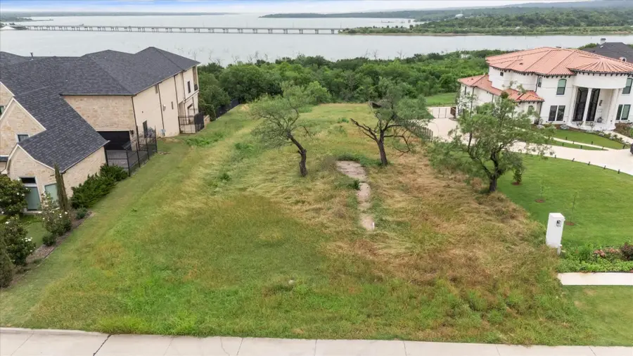 1047 Mallard Pointe Drive, Grand Prairie, TX 75104 - Image #2