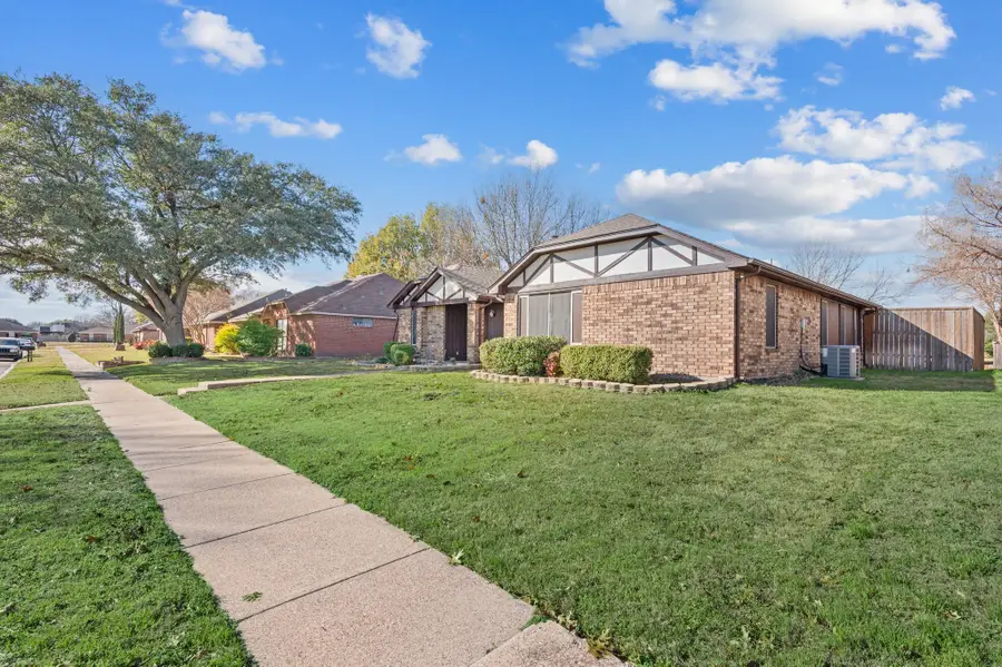 2813 Andrea Lane, Garland, TX 75040 - Image #3