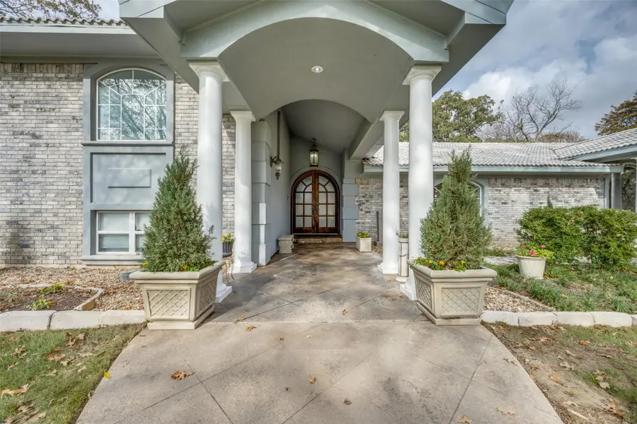 2525 Canyon Creek Drive, Sherman, TX 75092 - Image #2