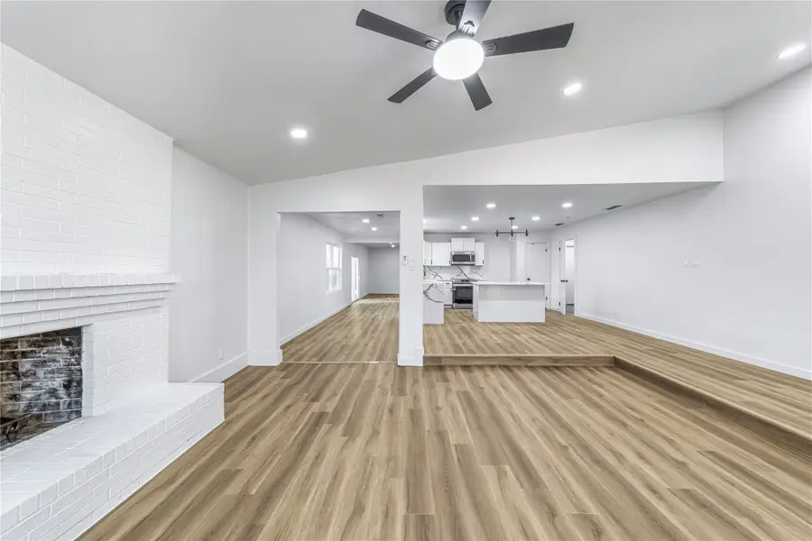 934 Meadowdale Circle, Garland, TX 75043 - Image #2