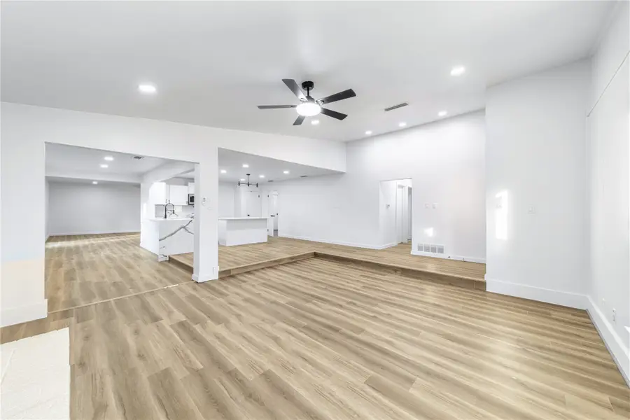 934 Meadowdale Circle, Garland, TX 75043 - Image #3