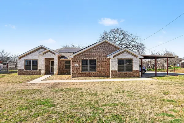 621 N Avenue B, Springtown, TX 76082