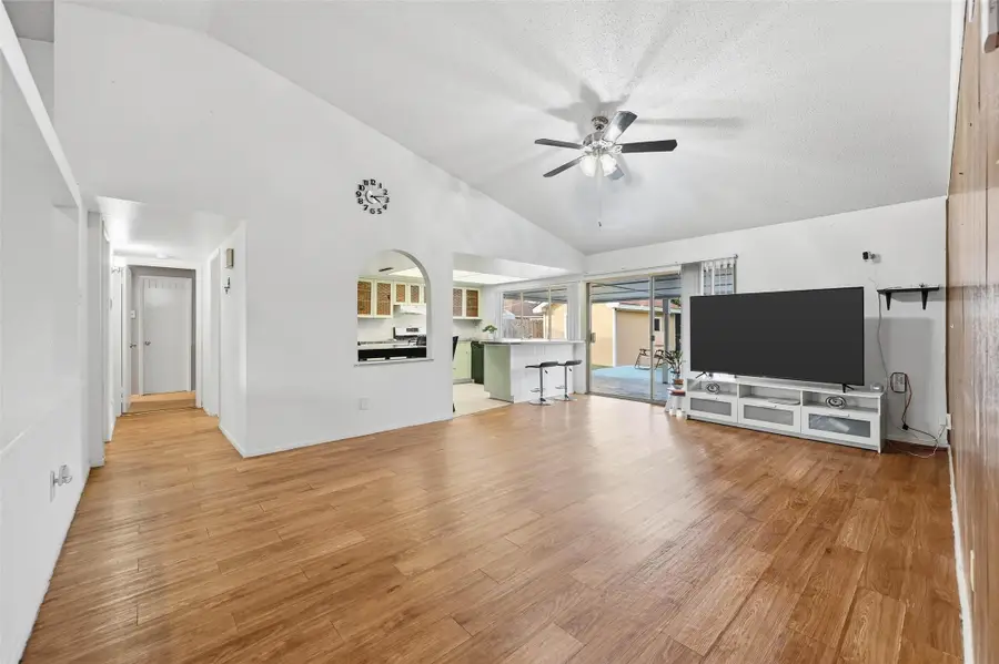 330 W Grenoble Drive, Grand Prairie, TX 75052 - Image #3