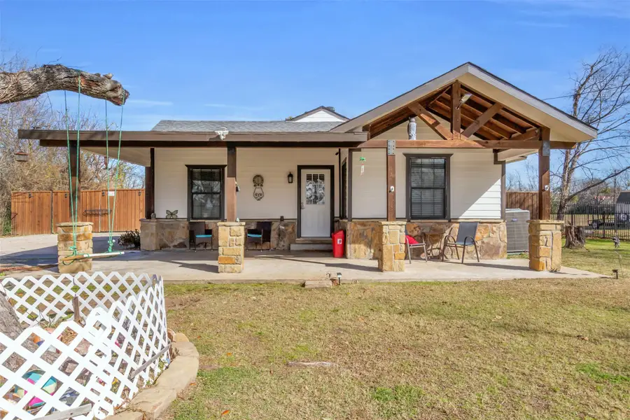 906 Griffith Avenue, Terrell, TX 75160 - Image #2