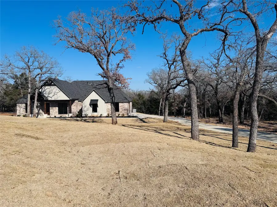 1064 Arbor Vista Drive, Azle, TX 76020 - Image #3