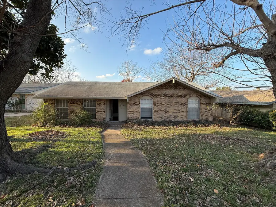 333 Fieldside Drive, Garland, TX 75043 - Image #2