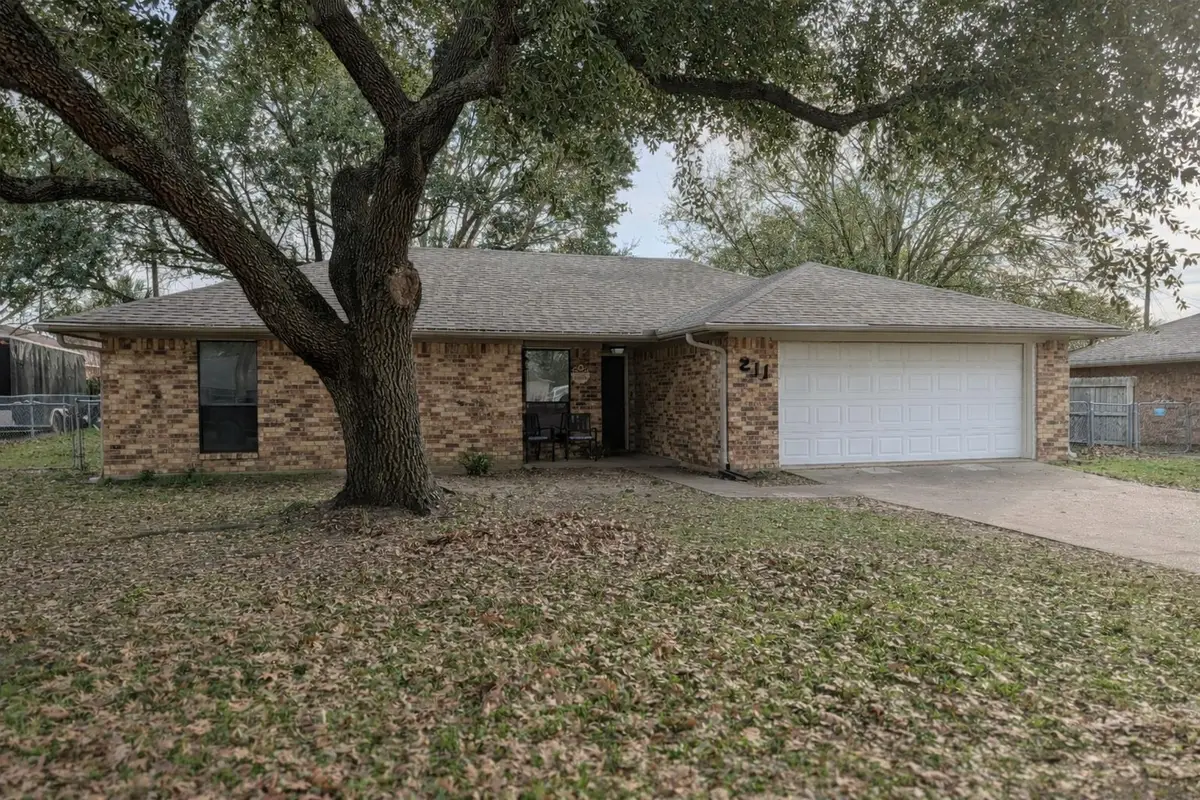 211 W Mcafee Drive, Mabank, TX 75147 - Image #1
