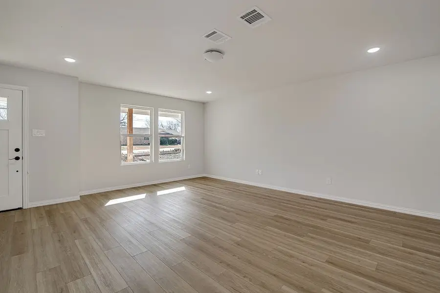 333 N Field Street, Burleson, TX 76028 - Image #2