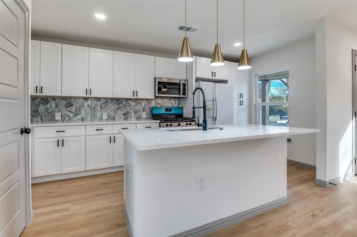 918 SW 4th Street, Grand Prairie, TX 75051 - Image #1