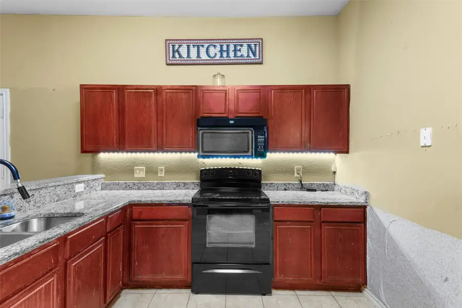 801 S Parks Drive, Desoto, TX 75115 - Image #2