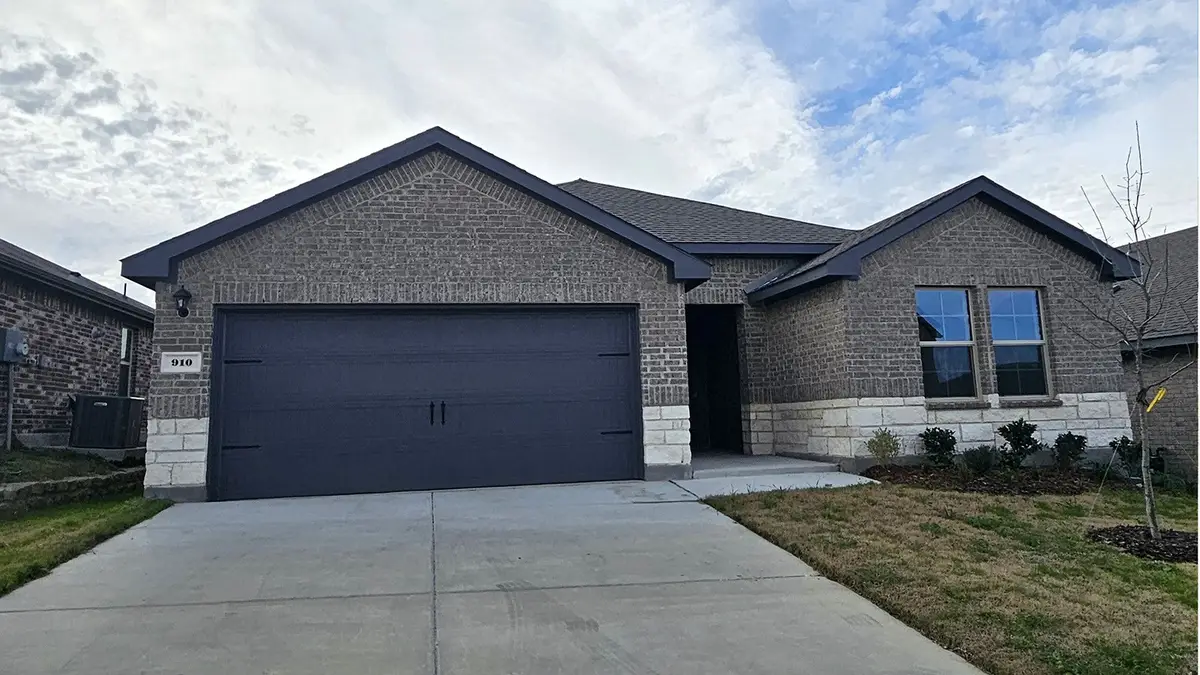 910 Newport Drive, Ellis, TX 75125 - Image #1