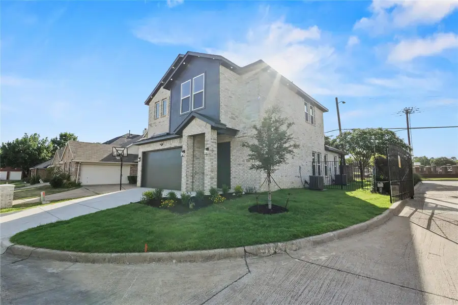 3200 Oak Bourne Drive, Arlington, TX 76016 - Image #3