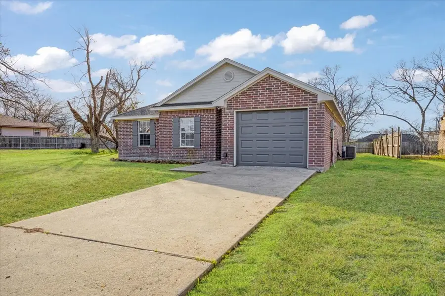 700 E 6th Street, Bonham, TX 75418 - Image #2