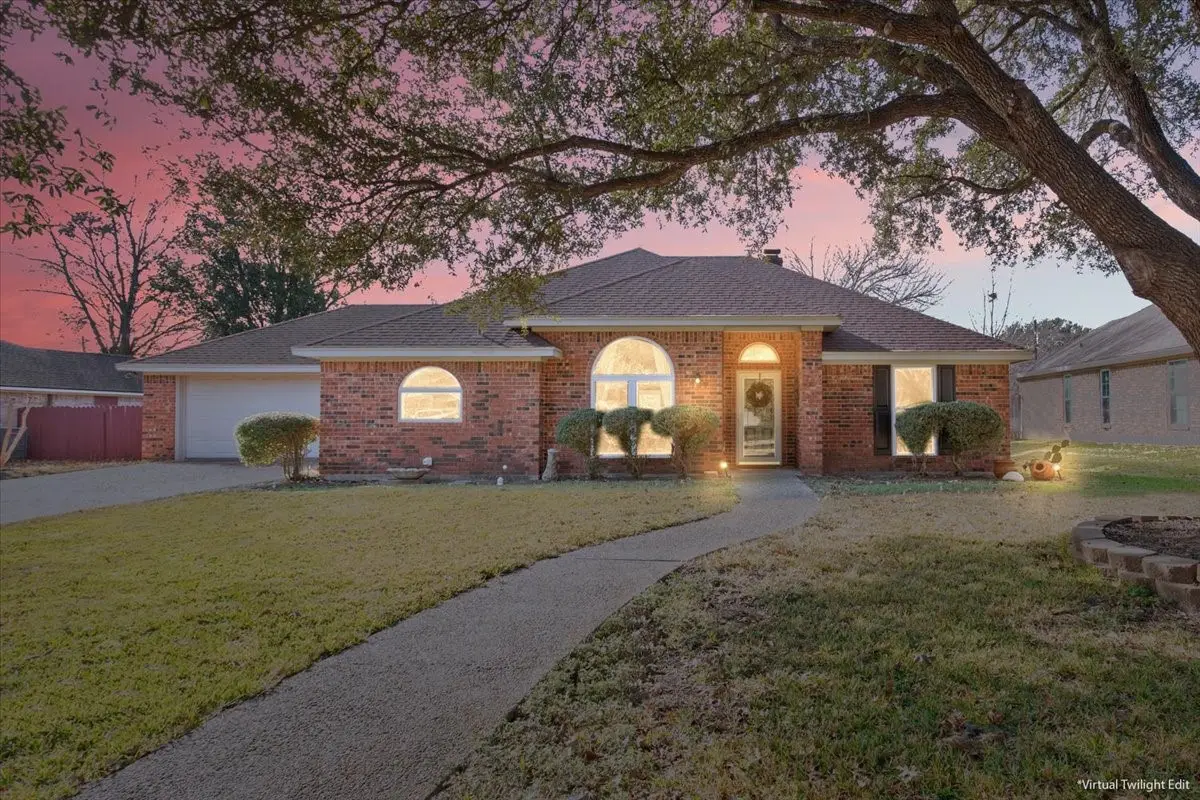 327 E Chapman Road, Hewitt, TX 76643 - Image #1