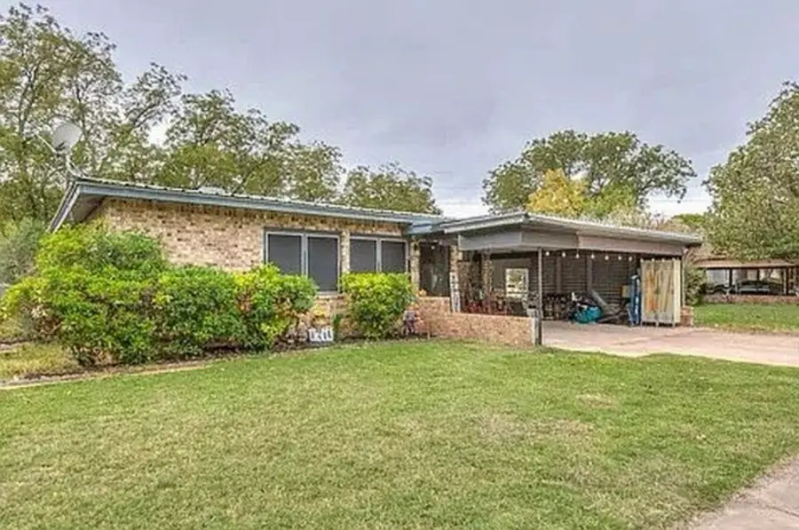 211 Paloma Street, Winters, TX 79567 - Image #2