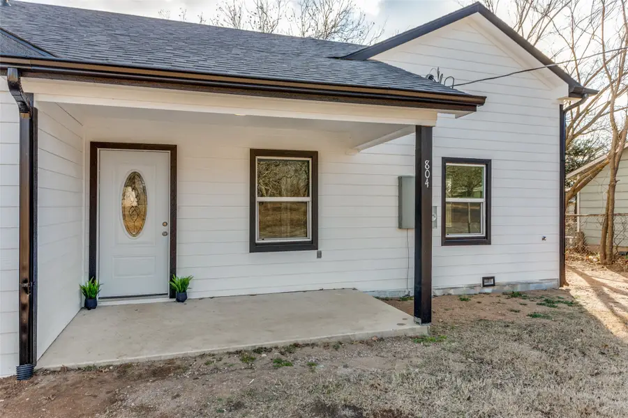 804 Lively Street, Bowie, TX 76230 - Image #2