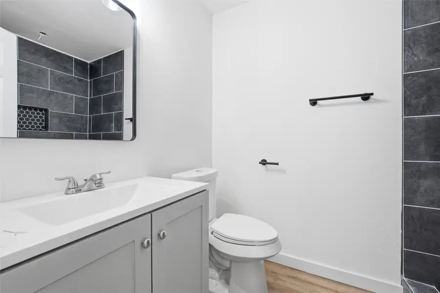 1005 E Craven Avenue, Lacy Lakeview, TX 76705 - Image #3