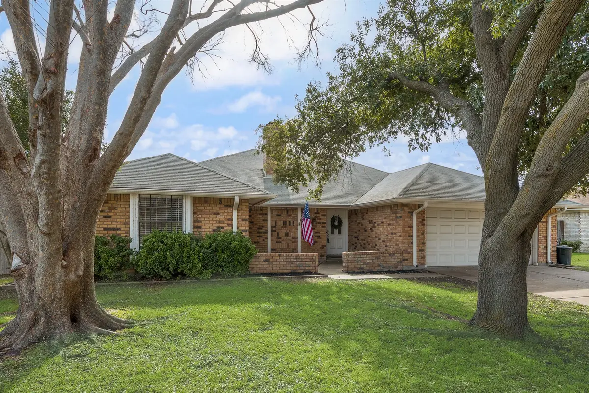 449 Meadowhill Drive, Benbrook, TX 76126 - Image #1