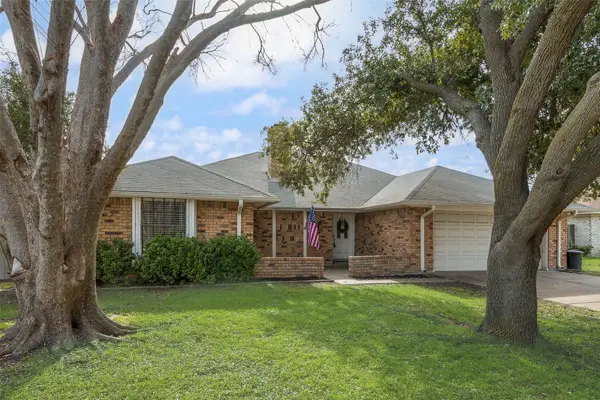 449 Meadowhill Drive, Benbrook, TX 76126