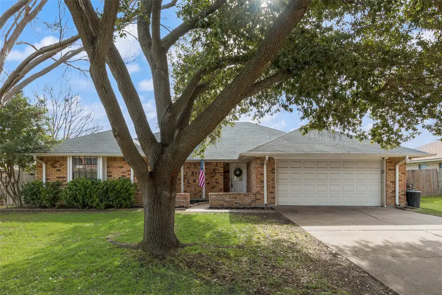 449 Meadowhill Drive, Benbrook, TX 76126 - Image #2