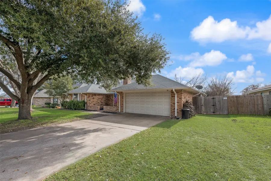 449 Meadowhill Drive, Benbrook, TX 76126 - Image #3