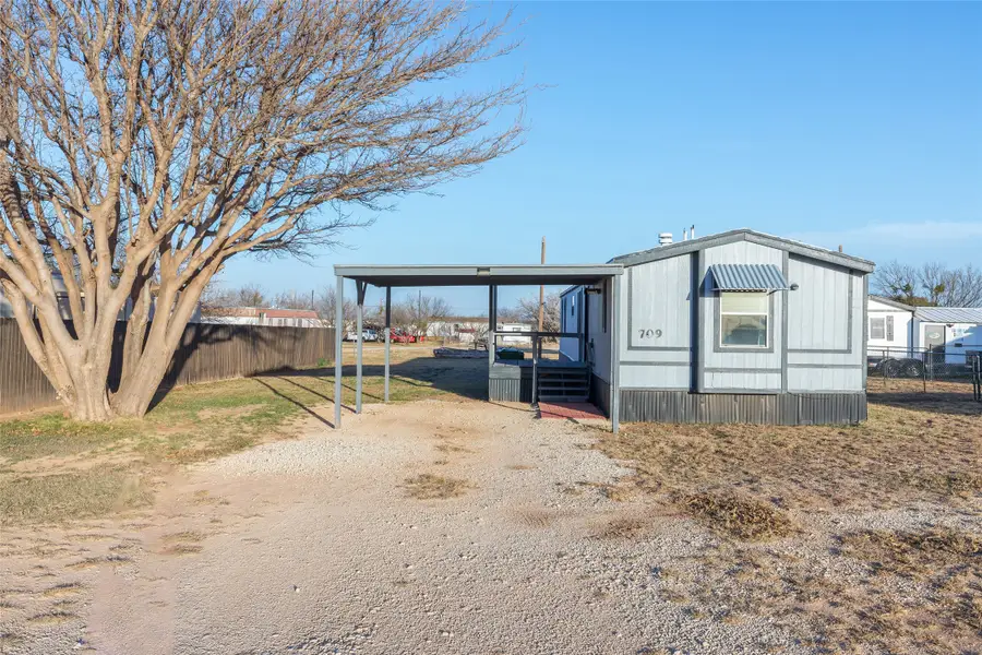 709 Gibson Street, Tye, TX 79603 - Image #2