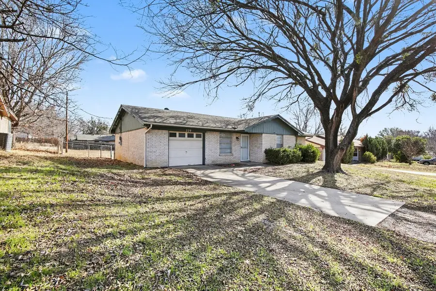 229 Mountain View Drive, Azle, TX 76020 - Image #2